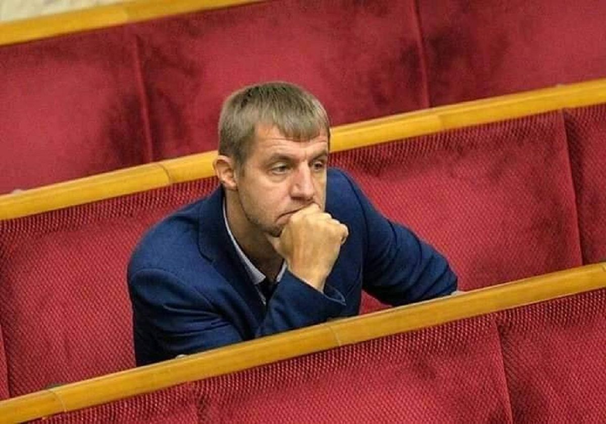 Екс-депутат Верховної Ради Михайло Гаврилюк влаштувався таксистом у Києві