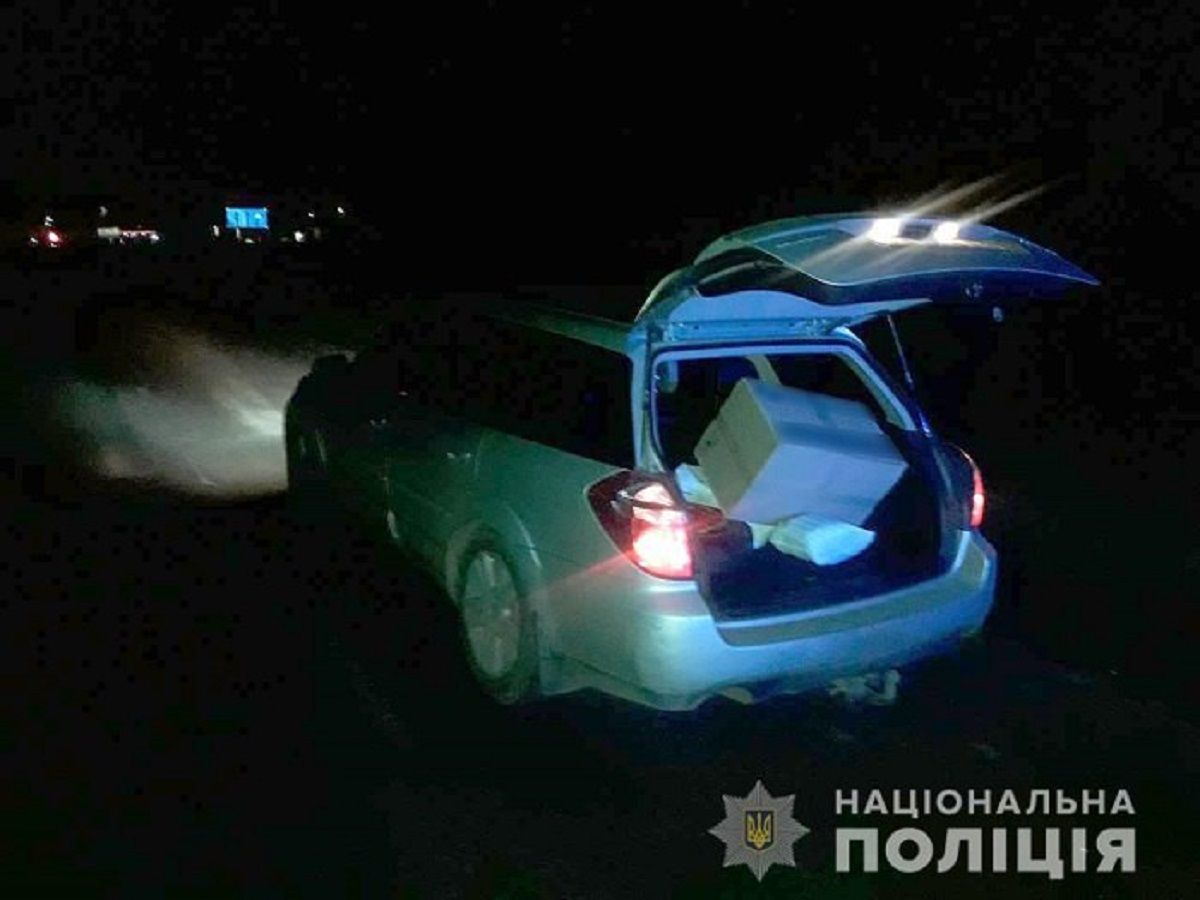 У Черкаській області затримали банду, яка під час руху викрадала вантажі з вантажівок