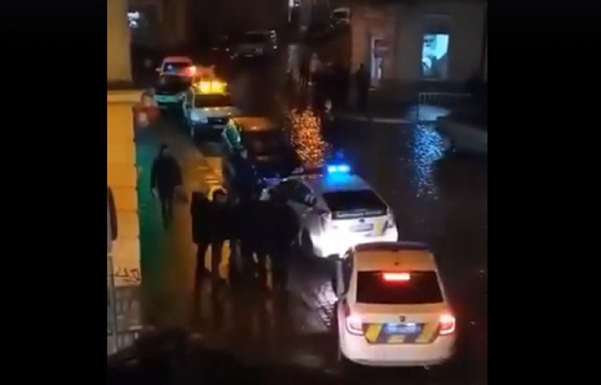 У Львові озброєний чоловік у масці пограбував відділення «ШвидкоГроші»