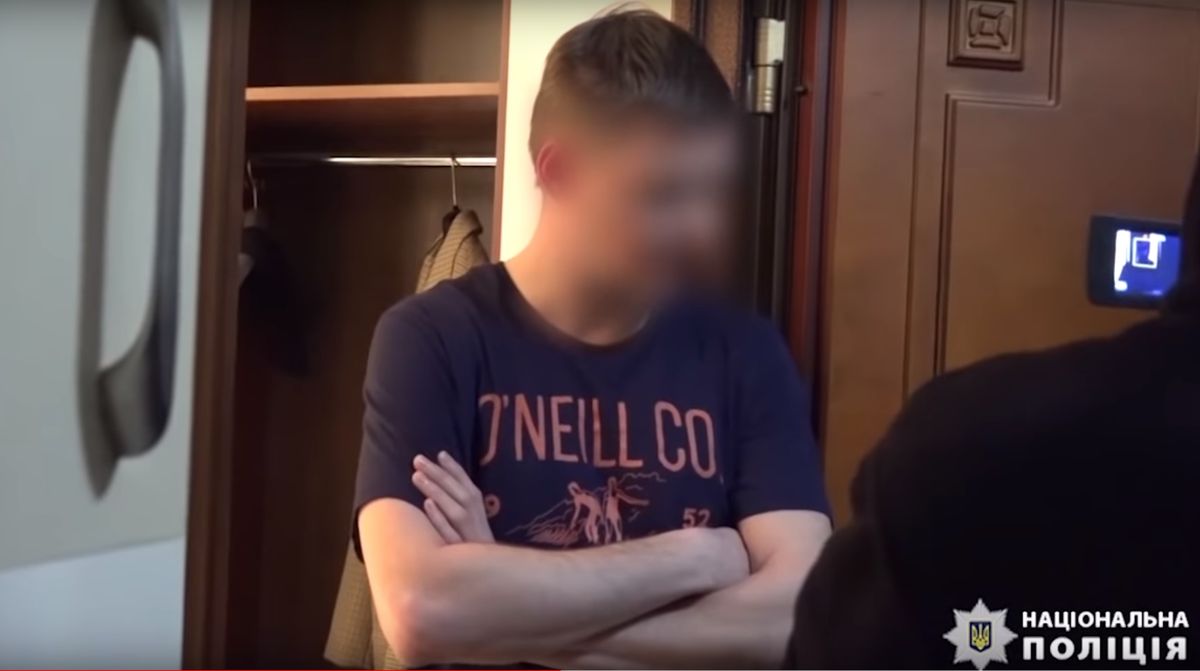 Сина екс-голови КСУ арештували за підозрою у торгівлі краденими елітними авто