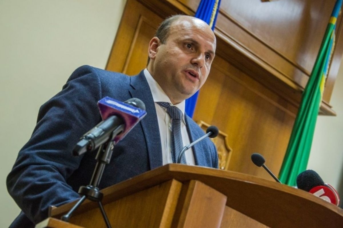 Суд відсторонив з посади підозрюваного в хабарництві голову Чернівецької облради