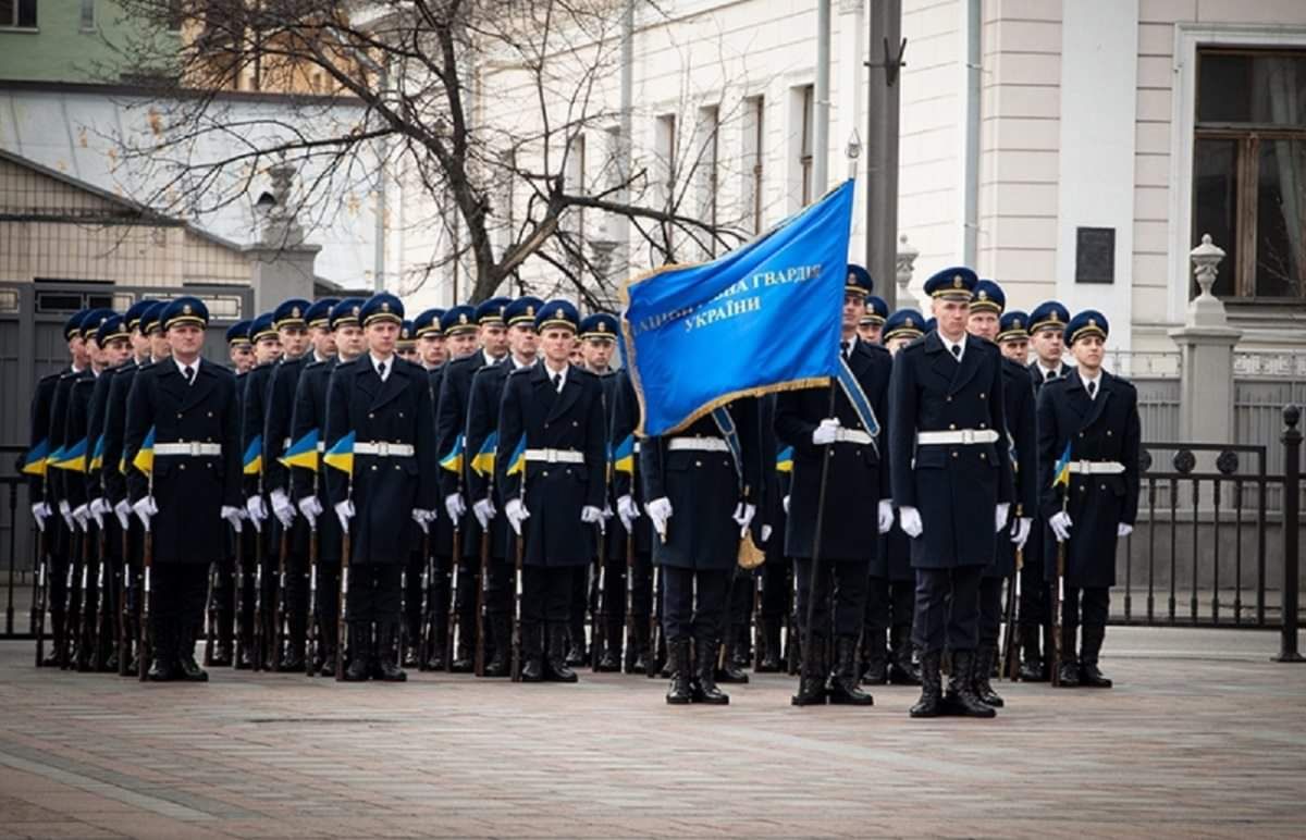 Нацгвардія нестиме біля Верховної Ради почесну варту з підняттям прапора