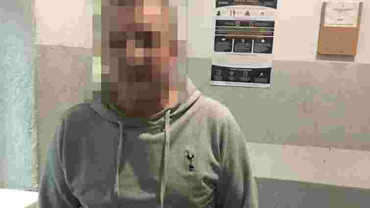 Батько 21-річного порушника ПДР у Брюховичах вдарив в обличчя поліцейську
