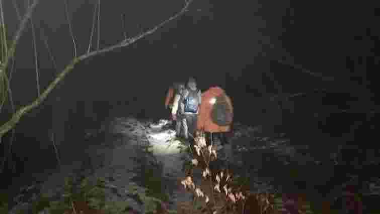 Рятувальники чотири години шукали двох заблукалих туристів біля гори Парашки