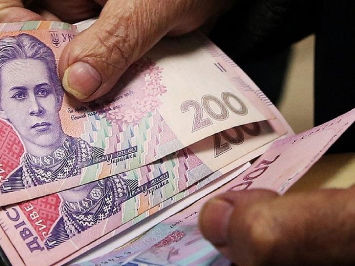 У Тернополі жінка віддала шахрайці 350 тис. грн для зняття «прокляття» з купюр 