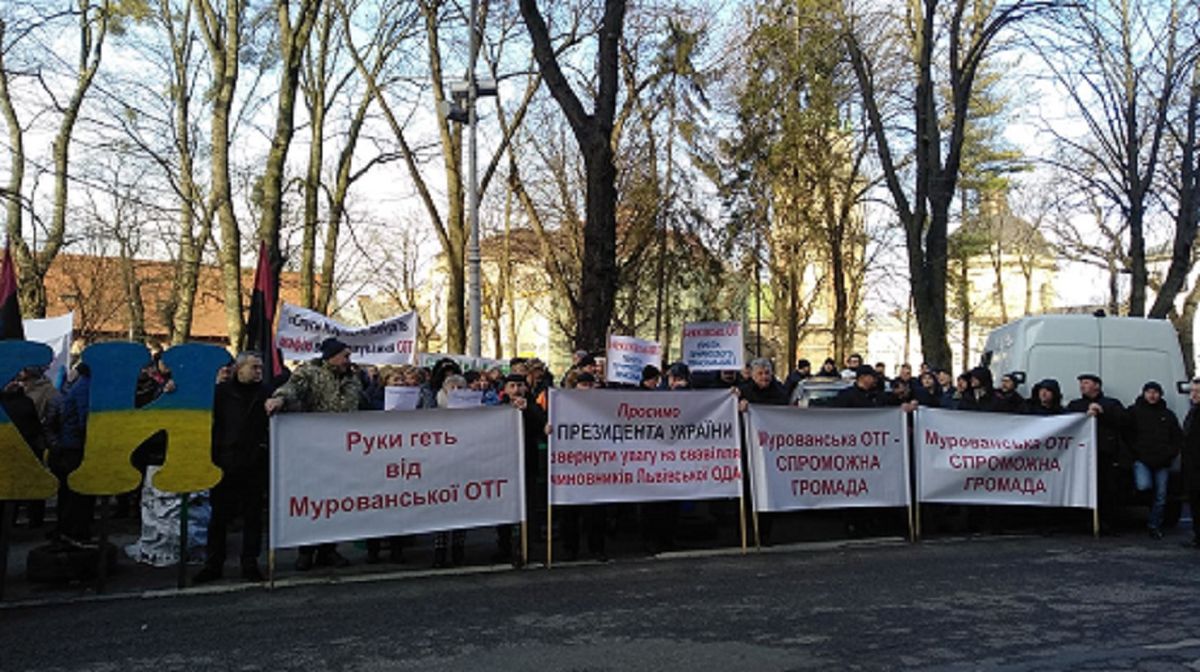 Протестувальники заблокували вулицю біля Львівської ОДА