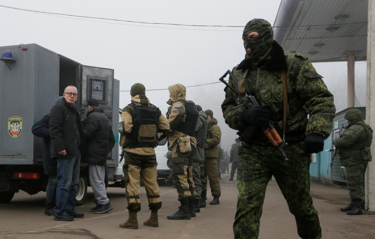 СБУ повідомила звільненому з полону українцю підозру в катуванні інших українців