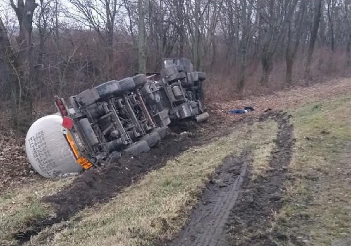 На трасі Київ-Чоп у Бродівському районі внаслідок ДТП загинув водій вантажівки