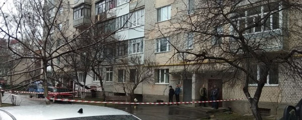 Чоловік зарізав дружину і спробував скоїти самогубство у центрі Хмельницького