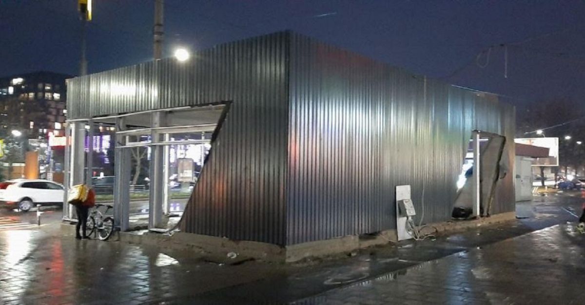 На проспекті Чорновола зупинили незаконні роботи з розширення МАФу
