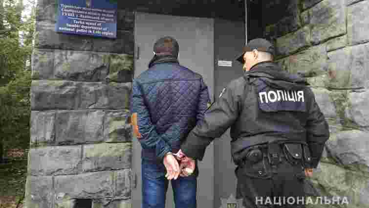 На Львівщині чоловік побив свою 20-річну співмешканку та напав на поліцейського