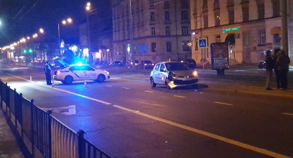 Таксист Uber збив чоловіка на переході біля приміського вокзалу у Львові
