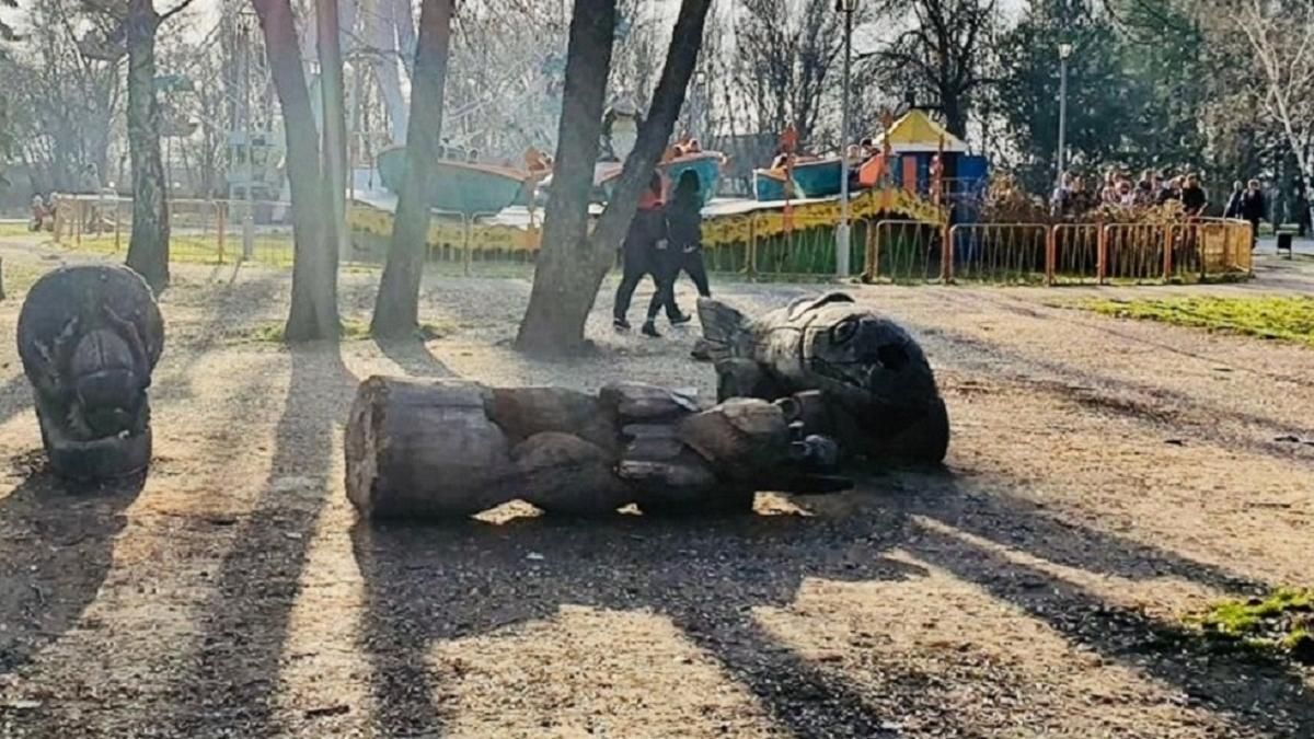У Запоріжжі померла дитина, на яку в парку впала скульптура