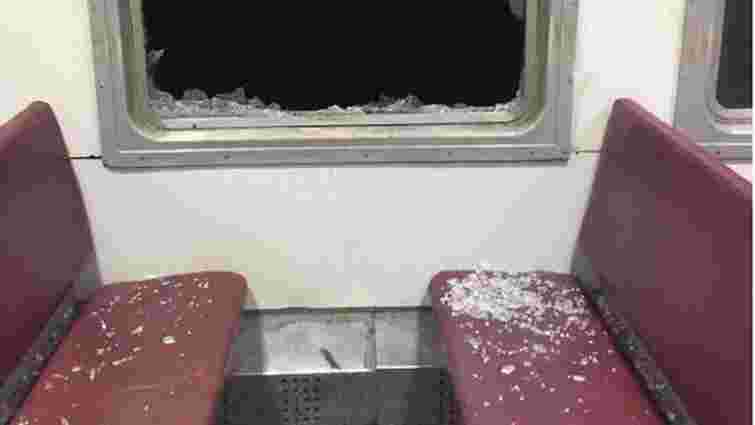 Хулігани розтрощили вагон приміського поїзда Львів-Сокаль і опублікували відео