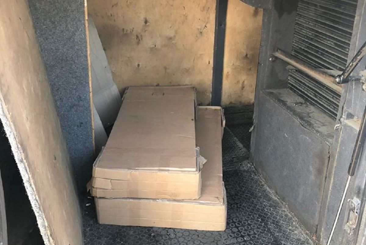 Пасажирка рейсового автобуса намагалася незаконно ввезти в Україну 180 кг замороженої печінки