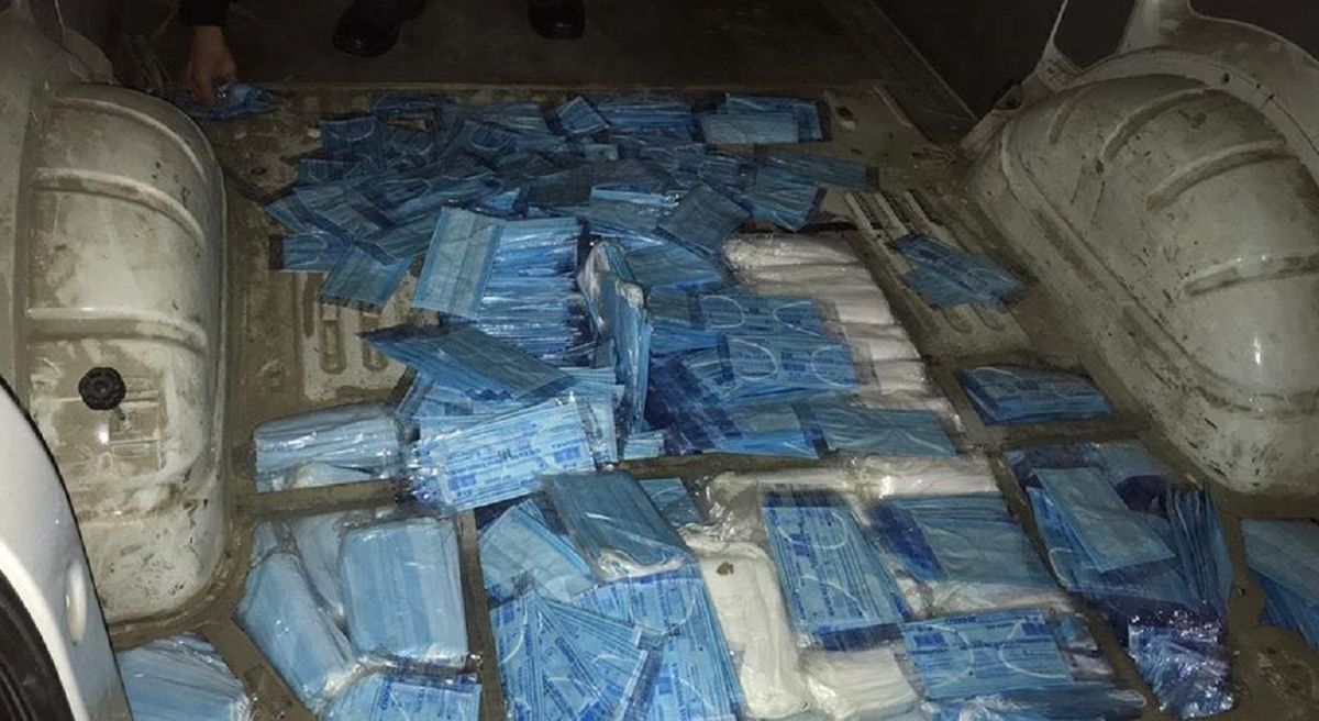 Українець намагався незаконно вивезти до Польщі понад 10 тисяч медичних масок