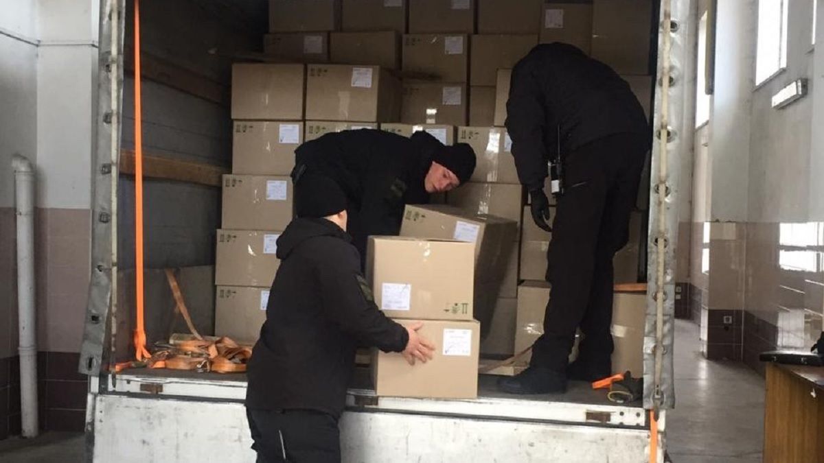 Волинянин намагався вивезти в Польщу 50 тисяч респіраторних масок