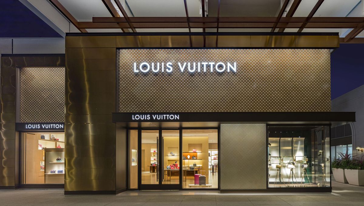 Власник Louis Vuitton виготовлятиме замість парфумів антисептики
