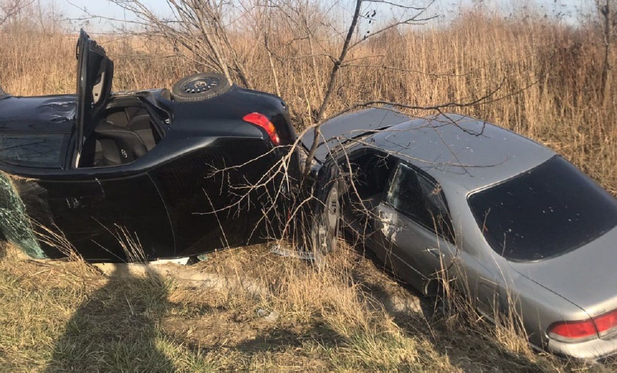 Унаслідок ДТП біля Львова два автомобілі злетіли в кювет