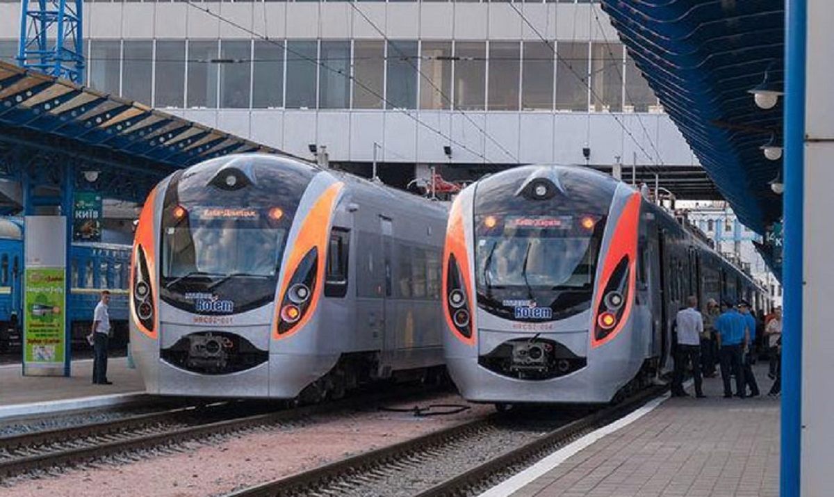 «Укрзалізниця» скасовує всі пасажирські перевезення з 18 березня