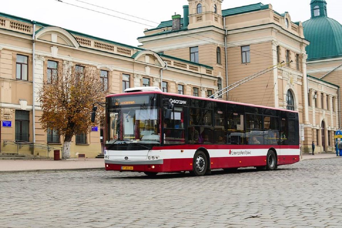 Мер Івано-Франківська розпорядився зупинити весь громадський транспорт