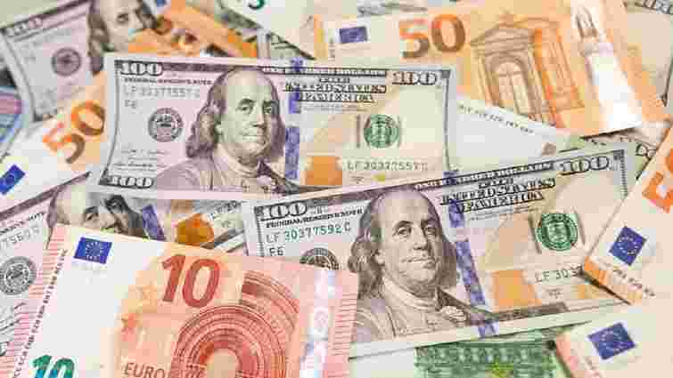 НБУ повідомив про нестачу готівкової валюти в банках