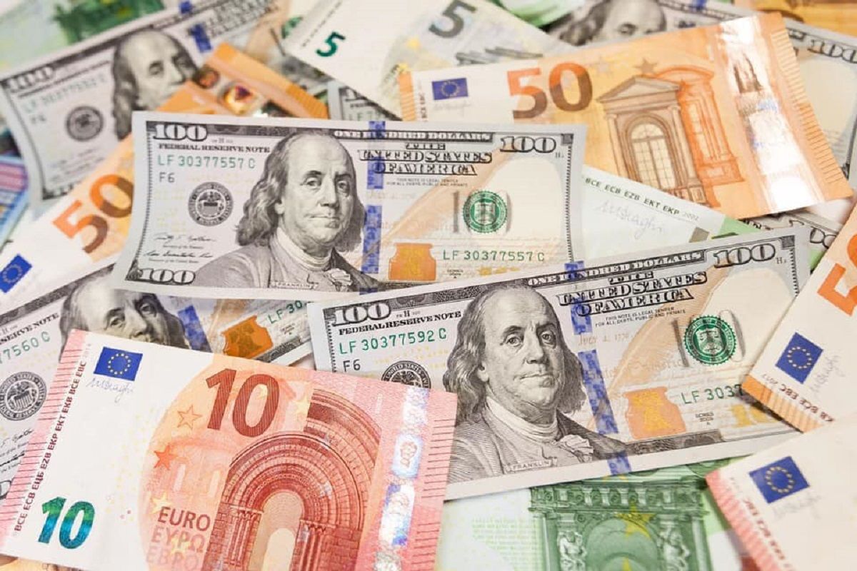 НБУ повідомив про нестачу готівкової валюти в банках