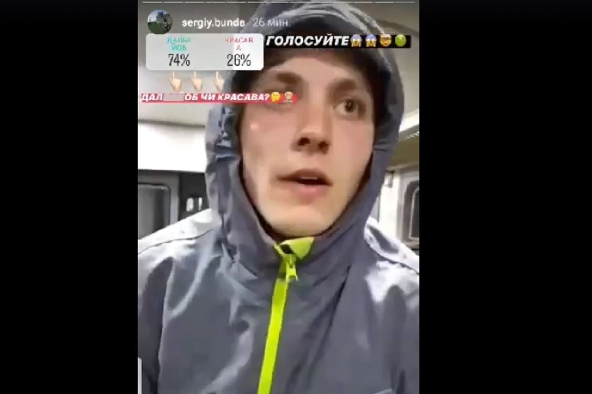 Поліція встановила зловмисника, який на камеру трощив вагон потяга Львів-Сокаль