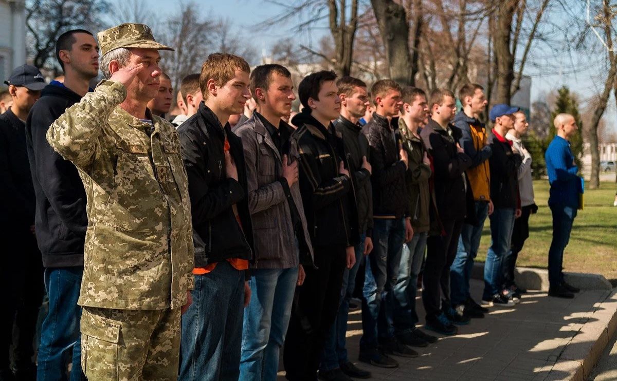 Львівські військкомати призупинили призов на строкову службу