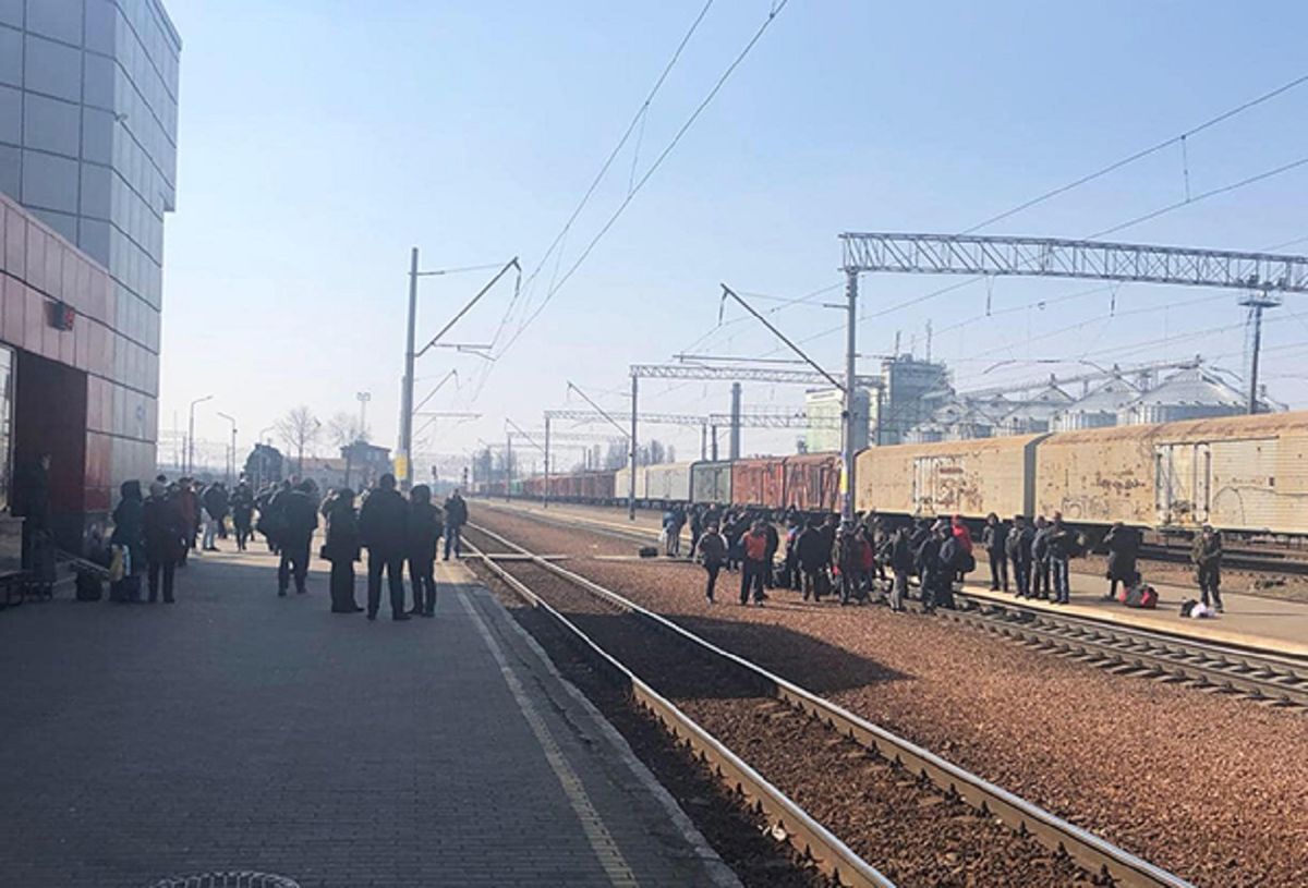 Під Києвом блокували залізницю з вимогою відновити рух електричок