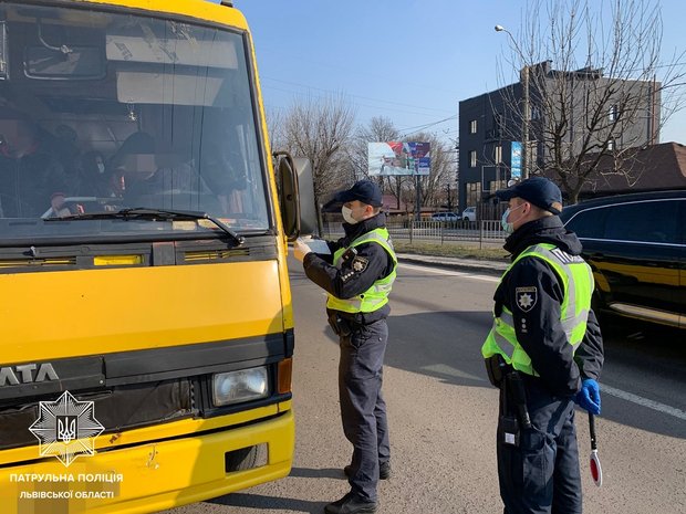 Львівська поліція почала штрафувати перевізників за порушення умов карантину