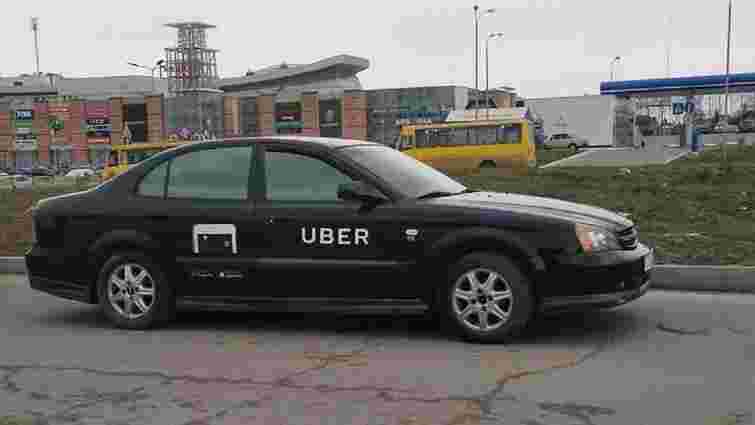 Сервіси таксі Uber, Uklon і Bolt безкоштовно возитимуть львівських медиків