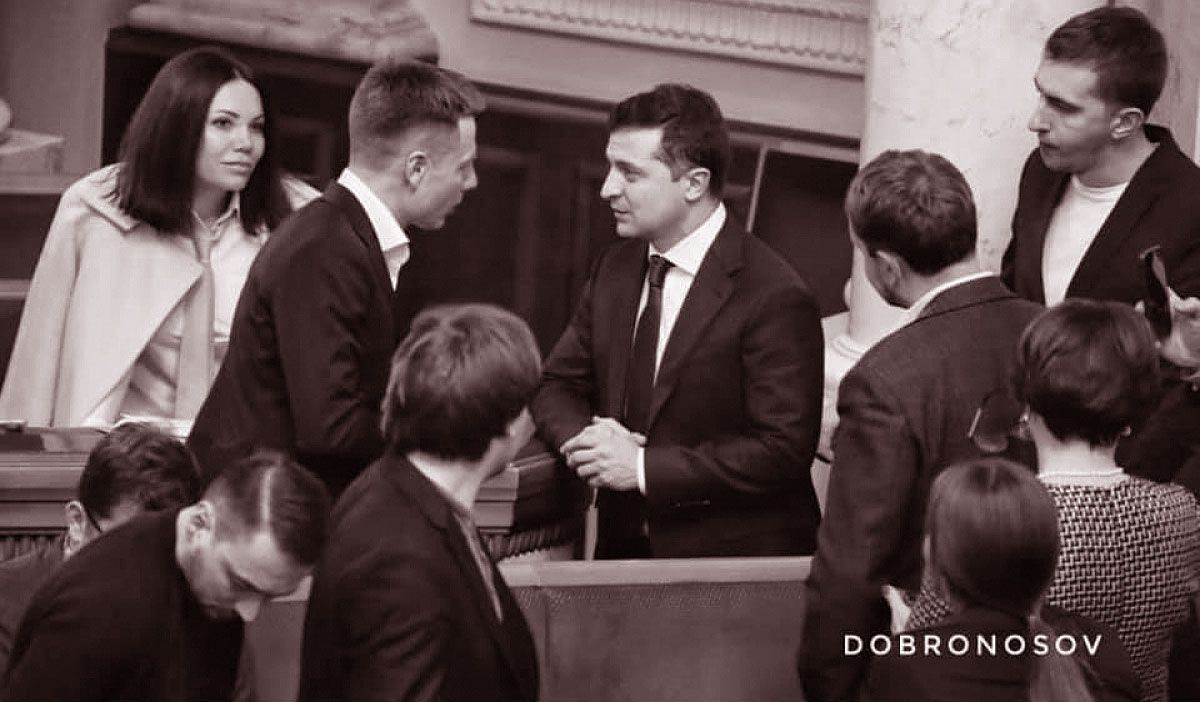 Недосвідчена влада і латентна опозиція