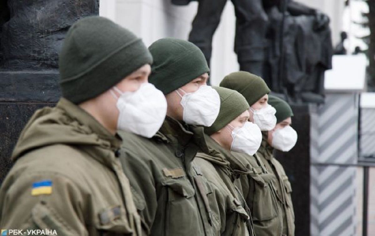 Вулиці українських міст почали патрулювати військові і Нацгвардія