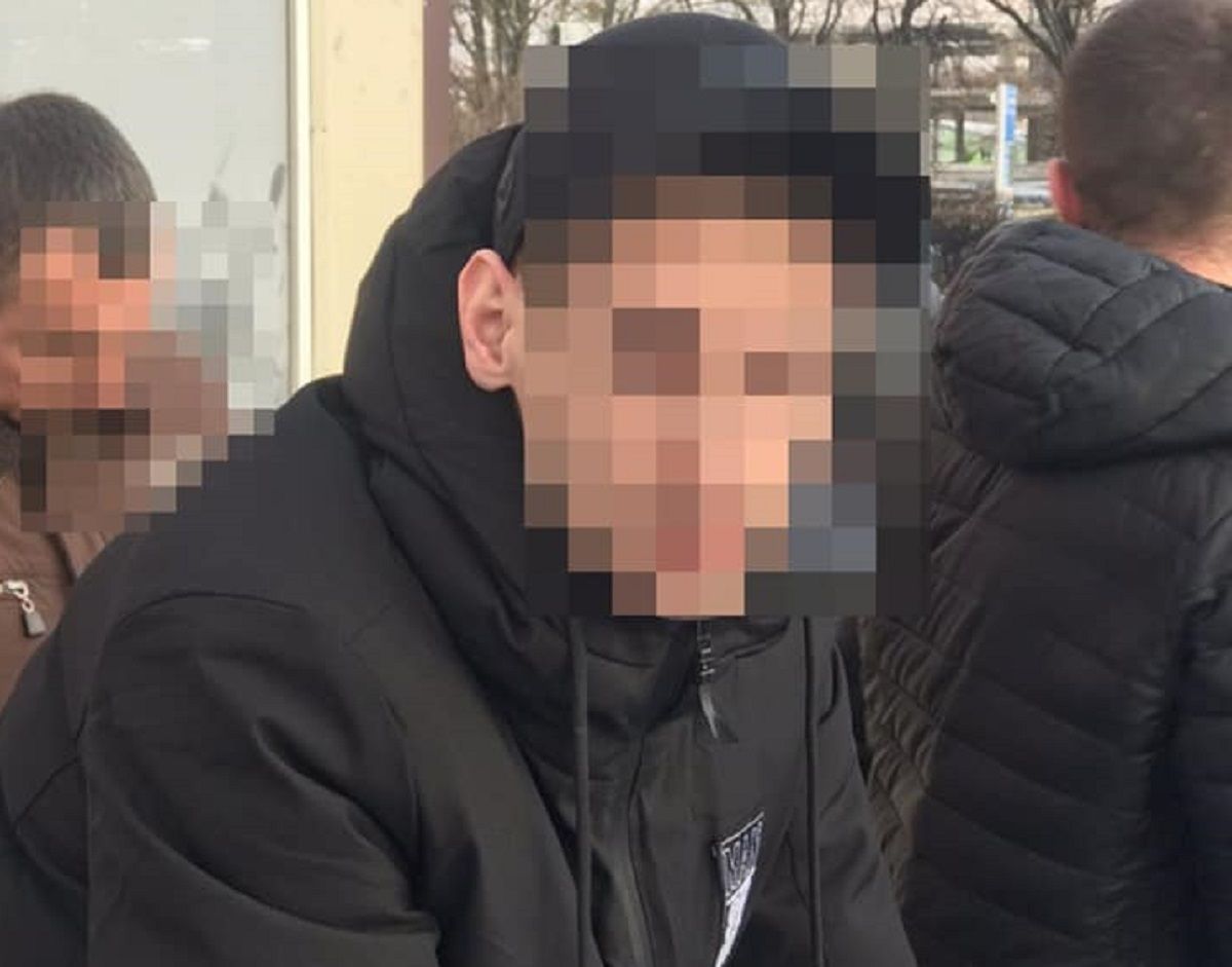 Четверо чоловіків задля розваги влаштували стрілянину на вулиці у Львові