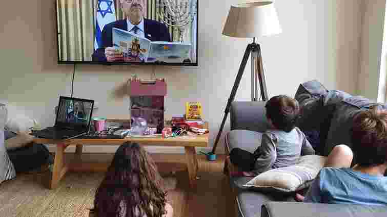 Президент Ізраїлю читає онлайн казки дітям під час карантину 