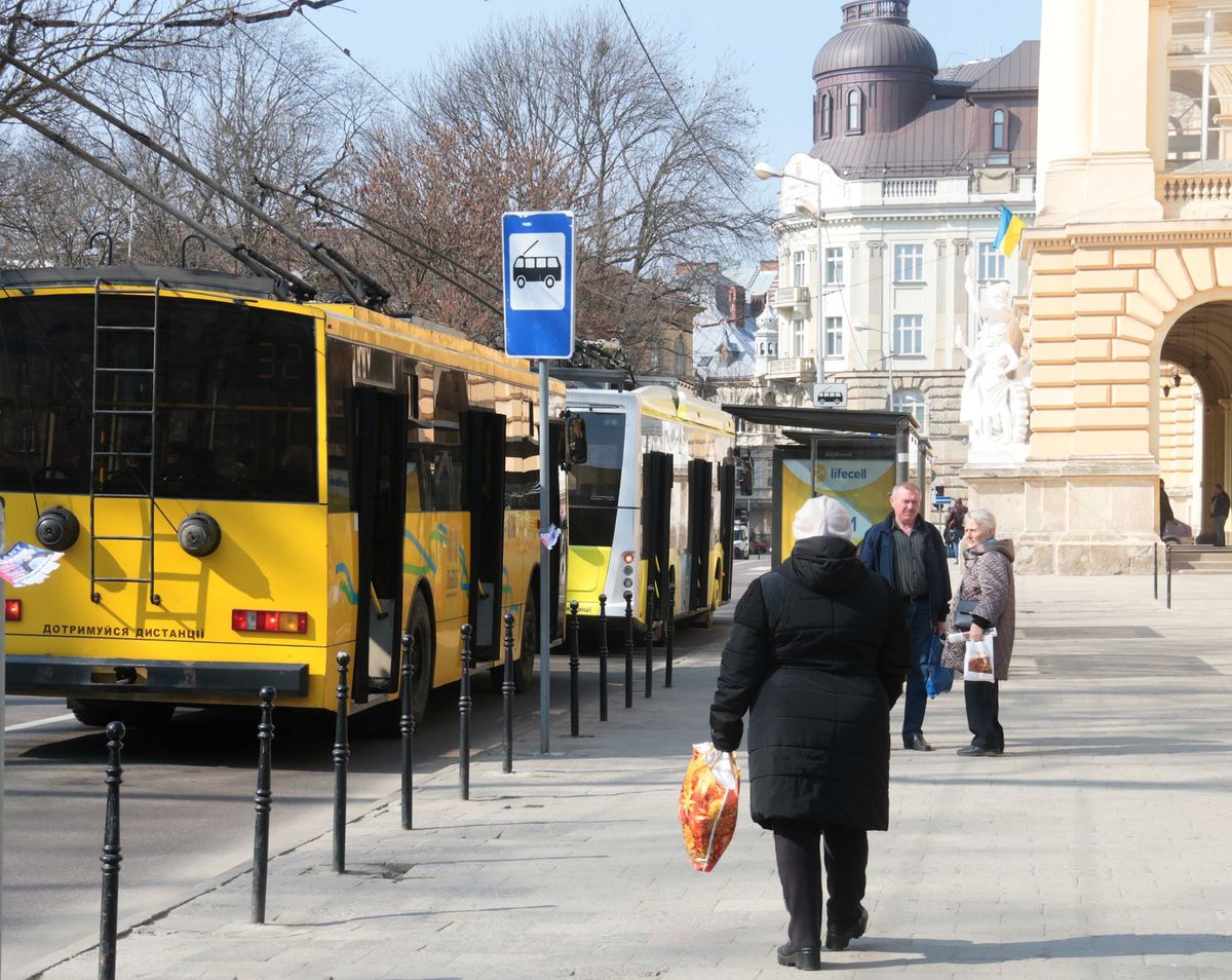 У львівській мерії розповіли, як курсуватиме транспорт після введення надзвичайного стану
