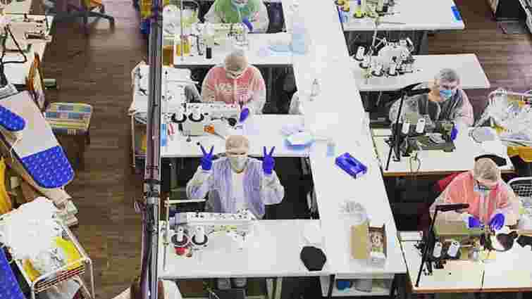 П’ять львівських швейних підприємств перепрофілювали на пошиття захисних костюмів та масок