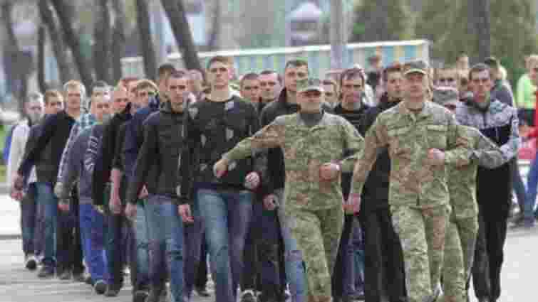 Через карантин в Україні перенесли весняний призов до армії