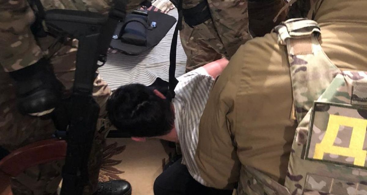 У Львові підозрюваний у замаху на вбивство переховувався від поліції у шафі