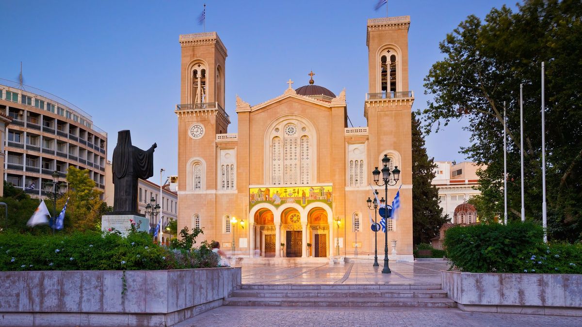 Грецька православна церква перенесла святкування Великодня