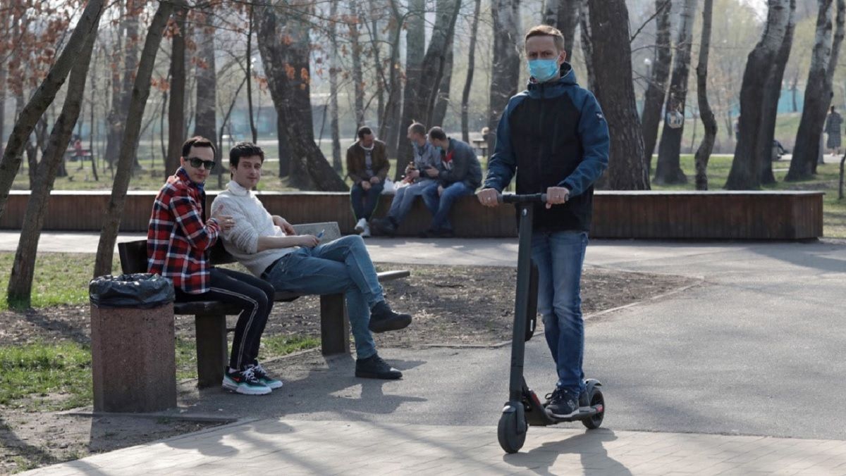 Уряд заборонив відвідувати парки та ходити вулицею більше, ніж по двоє