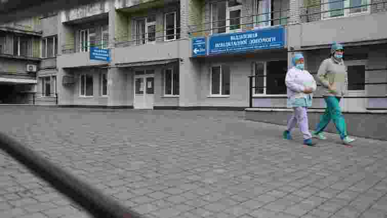 Львів’ян з важкими пневмоніями будуть лікувати лише у 8-й міській лікарні