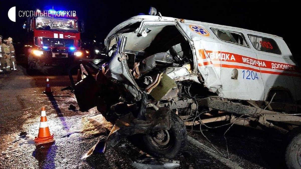У Харкові в ДТП за участю автомобіля швидкої допомоги загинули троє людей
