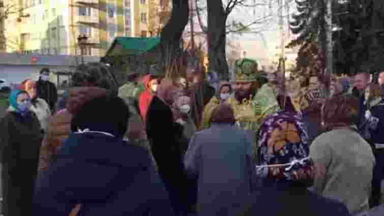 УПЦ (МП) провела масове освячення верби у центрі Рівного, попри карантин