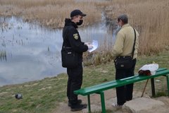 Вигулюю в парку папугу, а тут поліція...