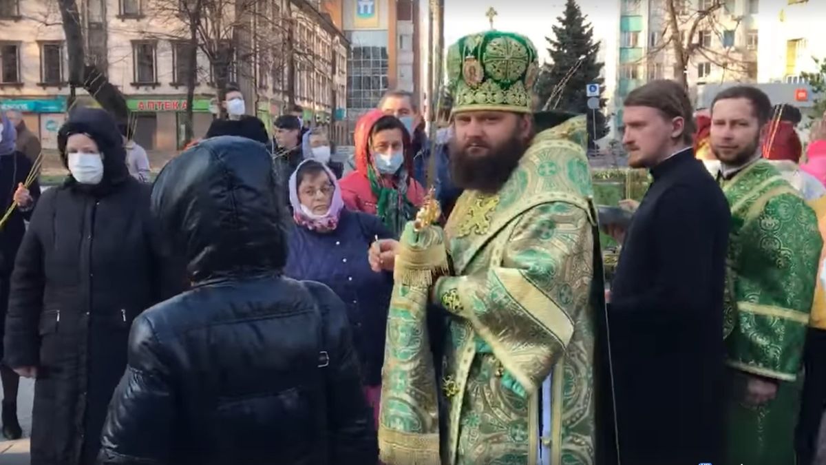 Поліція оштрафувала трьох священиків за порушення карантину у Вербну неділю