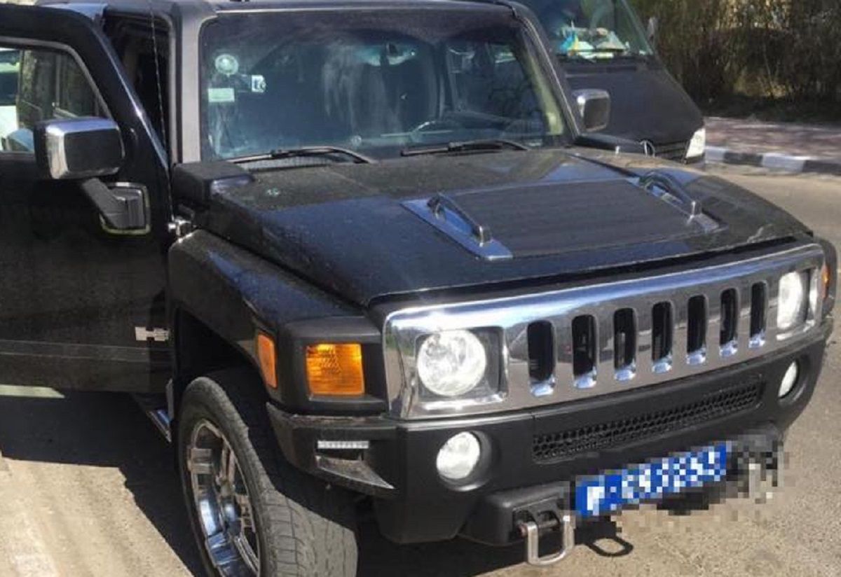 Стрийського бізнесмена затримали на Hummer з підробленими дипномерами