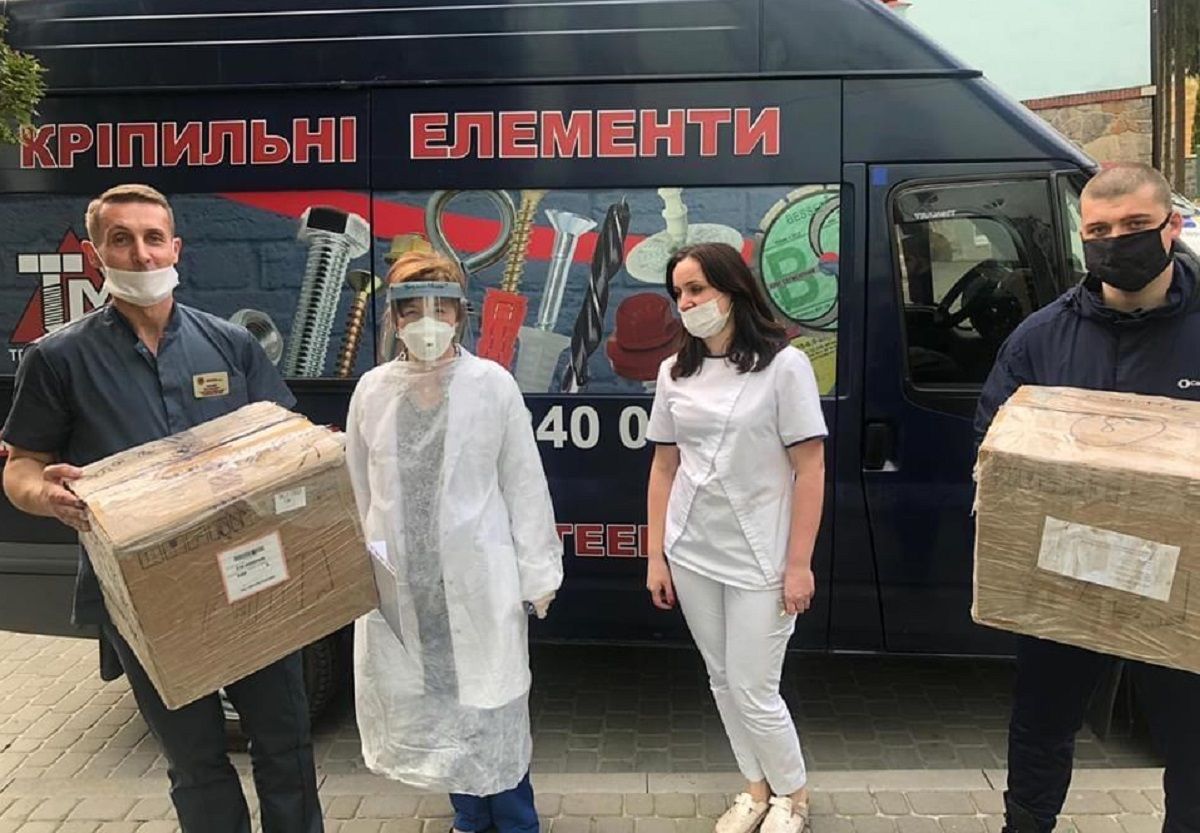 Гарнізонний храм Петра і Павла передав у Львівську інфекційну лікарню апарат ШВЛ