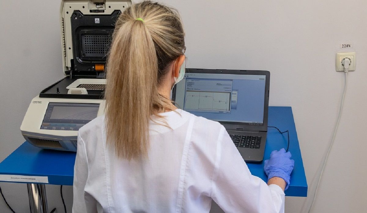 Львівські медики отримали від корпорації «АТБ» систему експрес-діагностики Covid-19